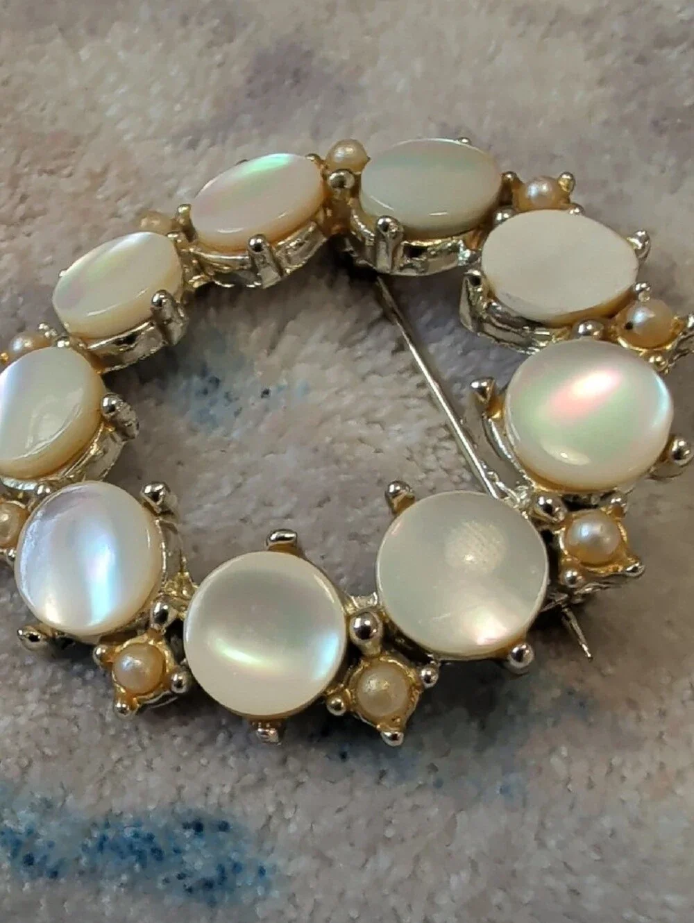 Classic Mother-of-Pearl and Pearl Circle Brooch - White/Gold Tone Vintage 1.5